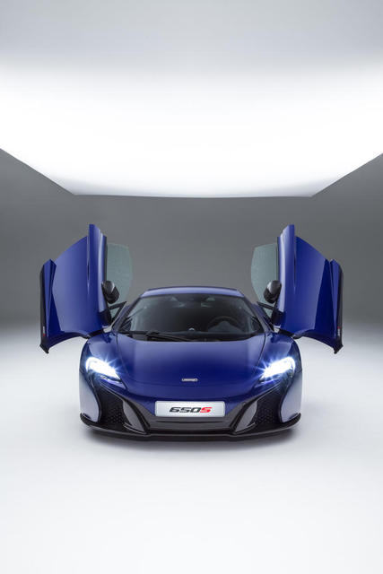 McLaren-650S-studio-doors-up
