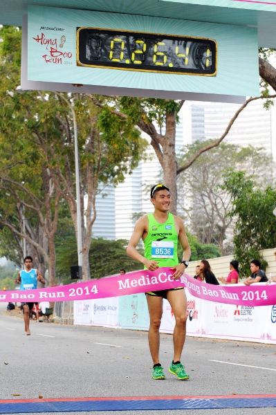 SEA Games Gold Medallist Mok wins inaugural MediaCorp Hong Bao Run 2014 (399x600)